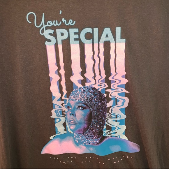 LIZZO NWT Dark Grey You’re Special Short Sleeve Tshirt Various Sizes - Picture 3 of 6